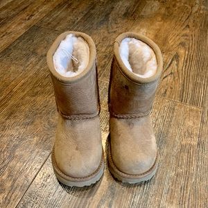 Toddler UGGs size 7